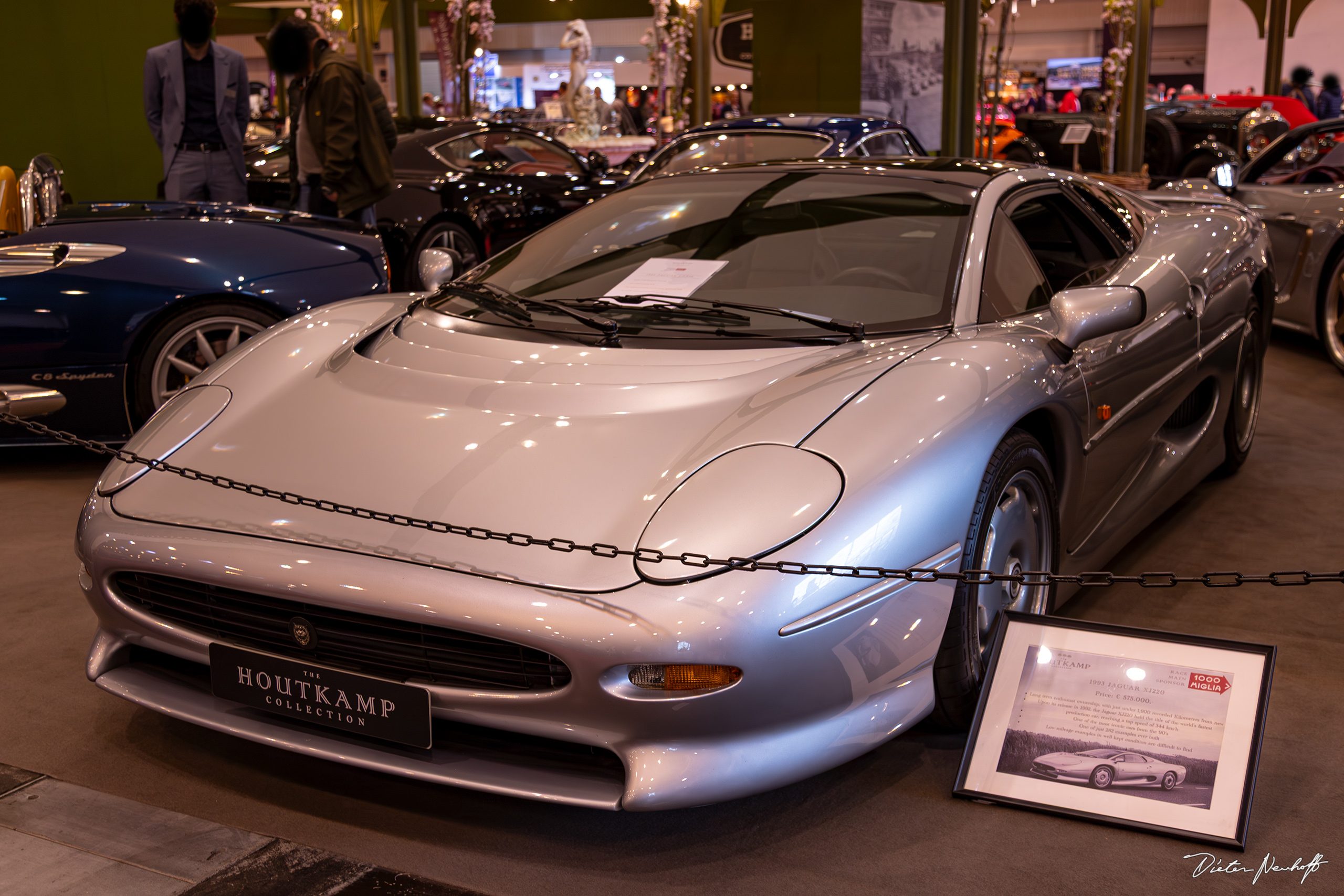 Jaguar XJ 220